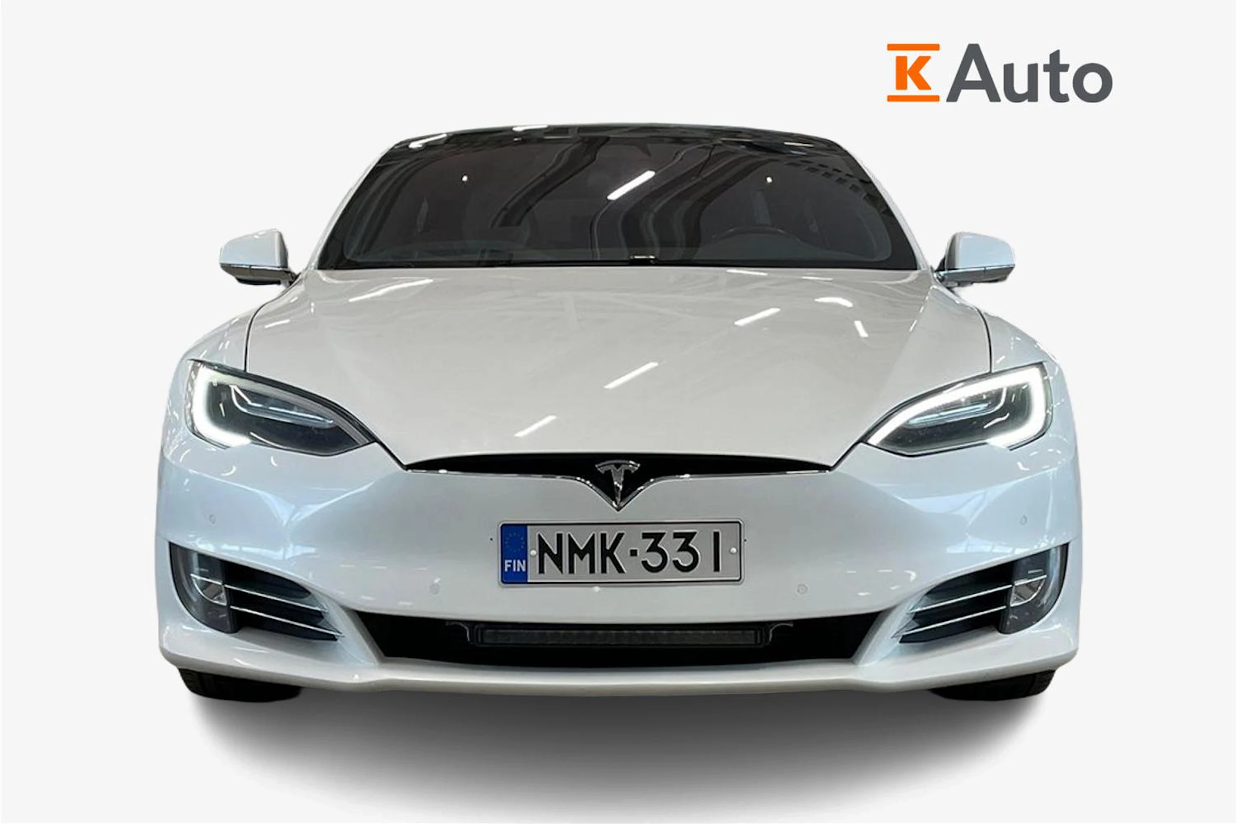 Valkoinen Tesla Model S 2018 kuva 5.