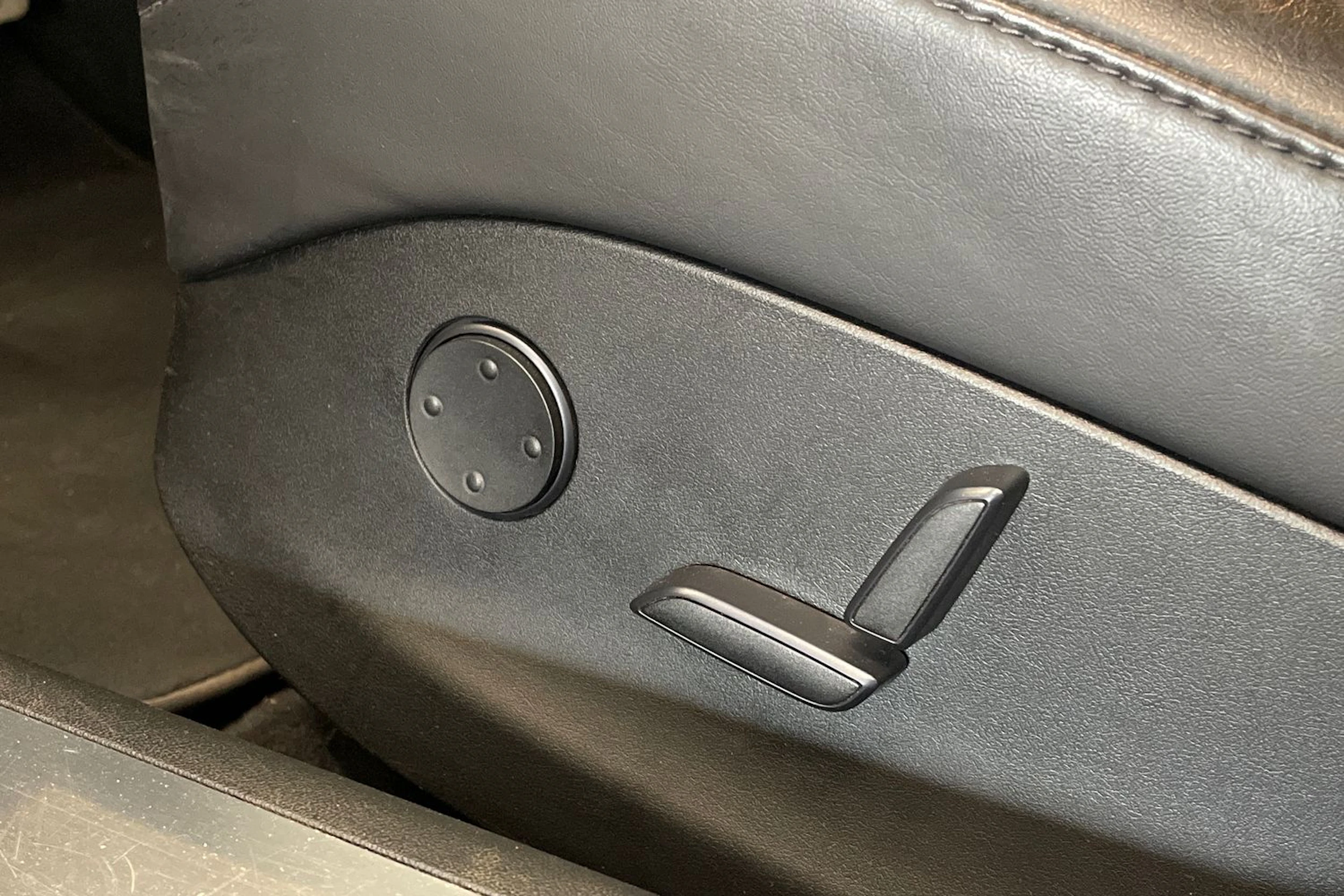 Valkoinen Tesla Model S 2018 kuva 16.