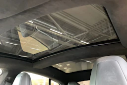 Valkoinen Tesla Model S 2018 kuva 17.