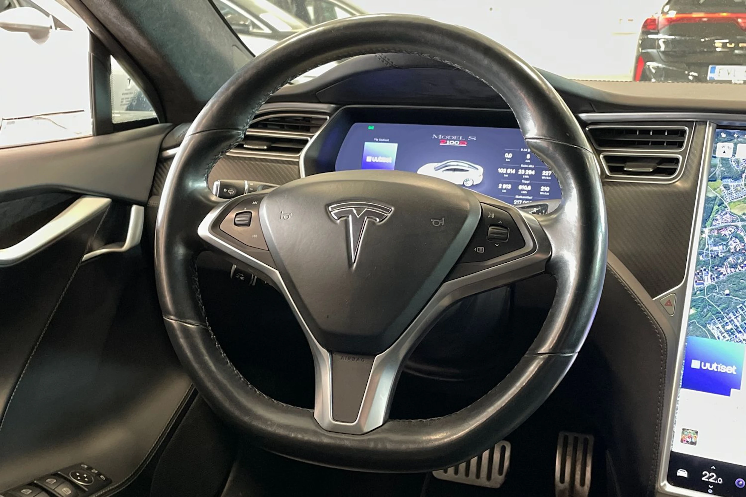 Valkoinen Tesla Model S 2018 kuva 18.