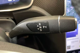 Valkoinen Tesla Model S 2018 kuva 20.