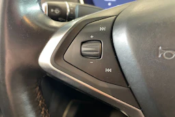 Valkoinen Tesla Model S 2018 kuva 22.