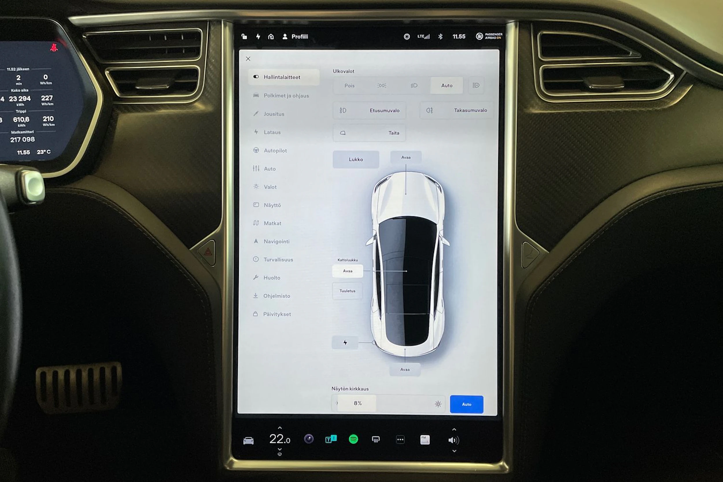 Valkoinen Tesla Model S 2018 kuva 24.