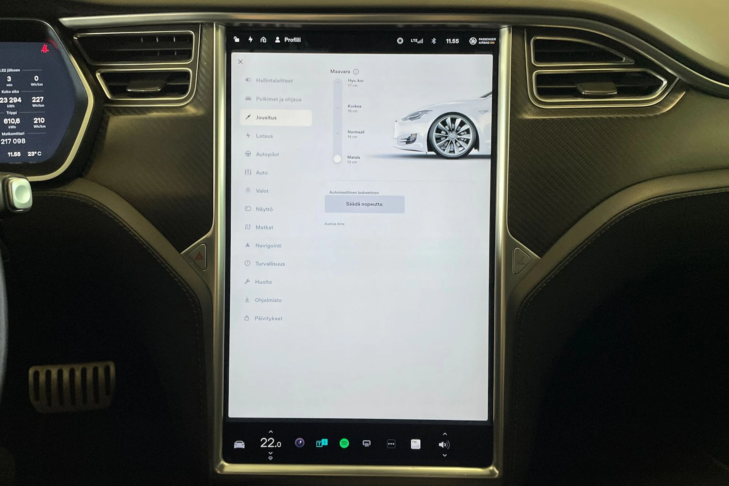 Valkoinen Tesla Model S 2018 kuva 25.