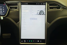Valkoinen Tesla Model S 2018 kuva 25.