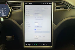 Valkoinen Tesla Model S 2018 kuva 27.