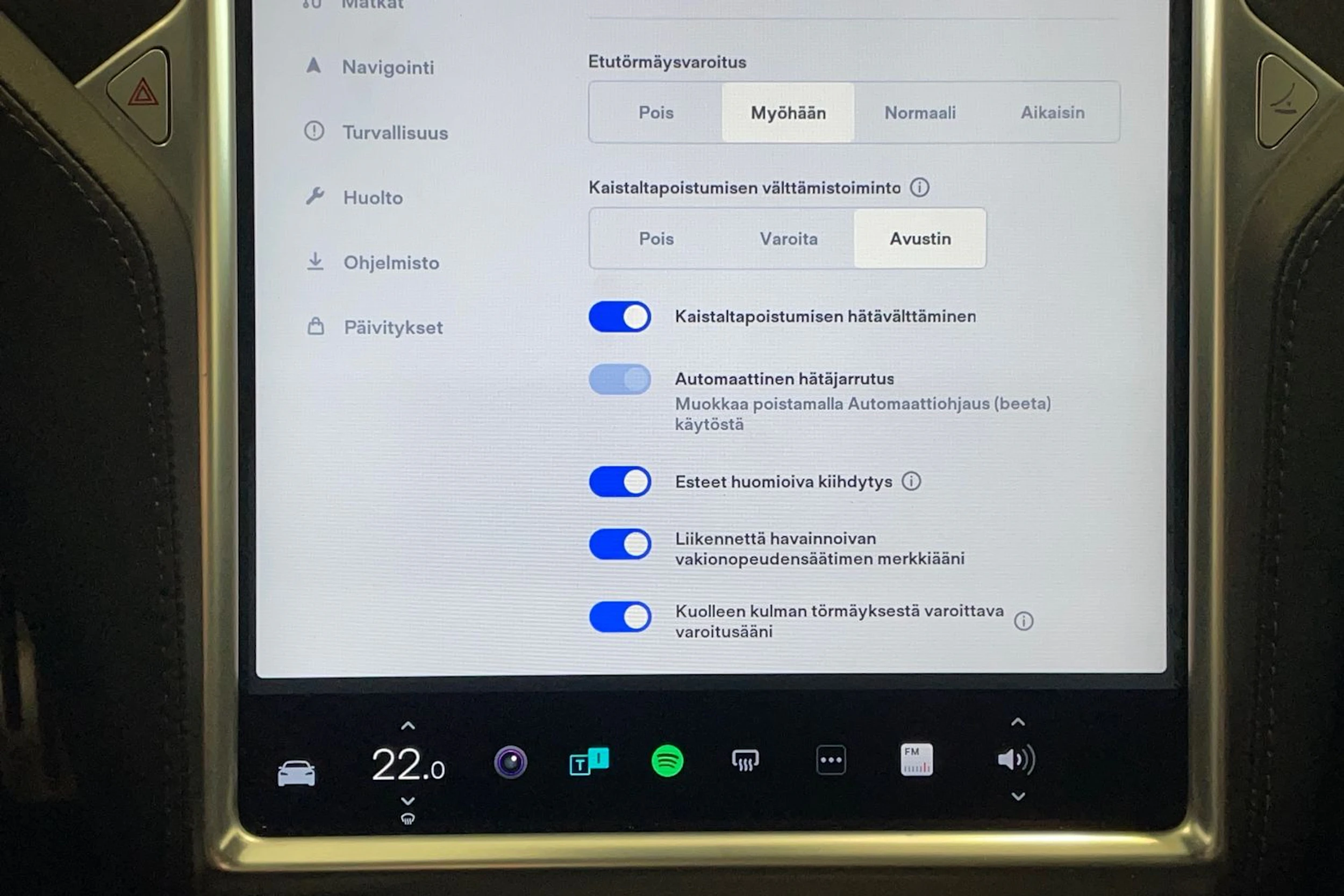 Valkoinen Tesla Model S 2018 kuva 28.