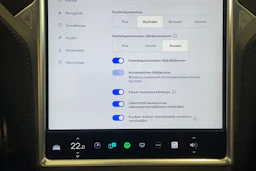 Valkoinen Tesla Model S 2018 kuva 28.