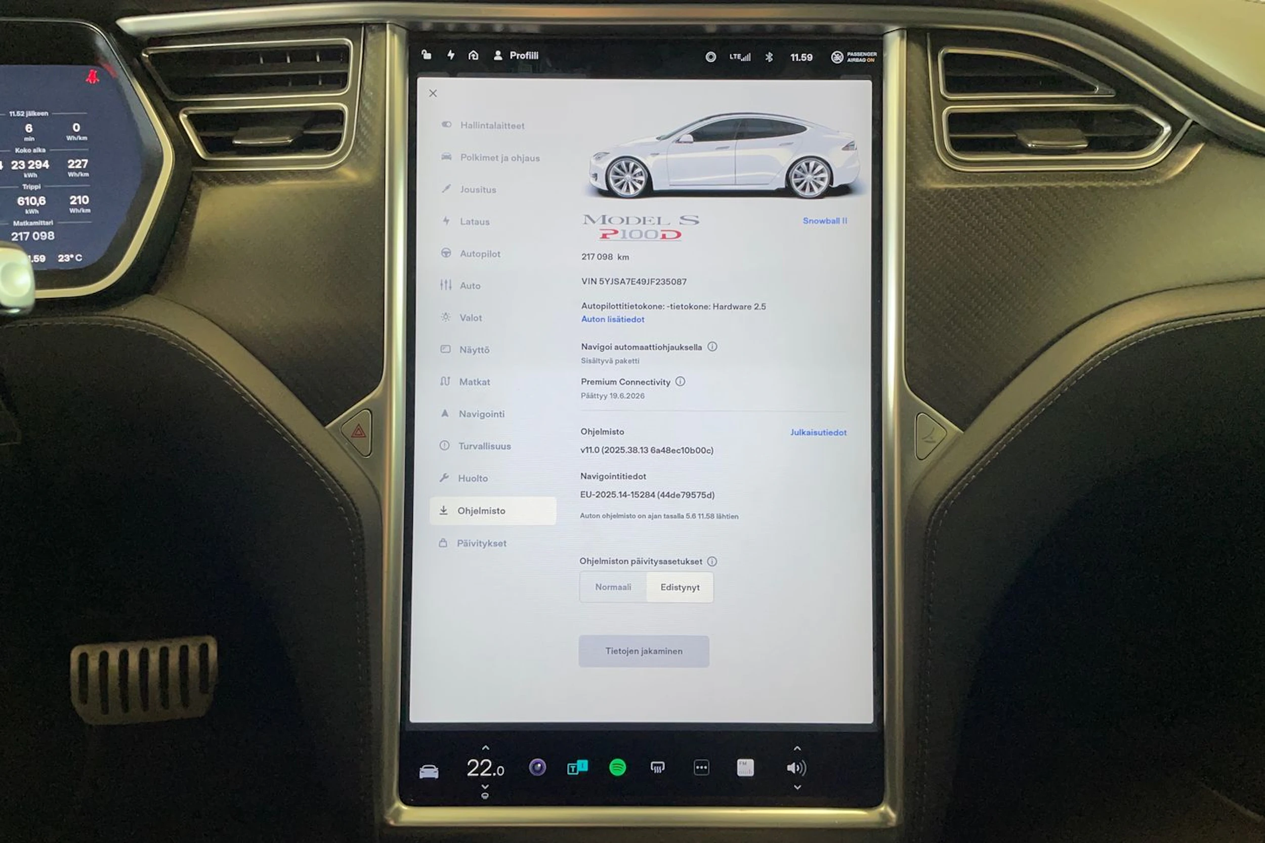 Valkoinen Tesla Model S 2018 kuva 29.