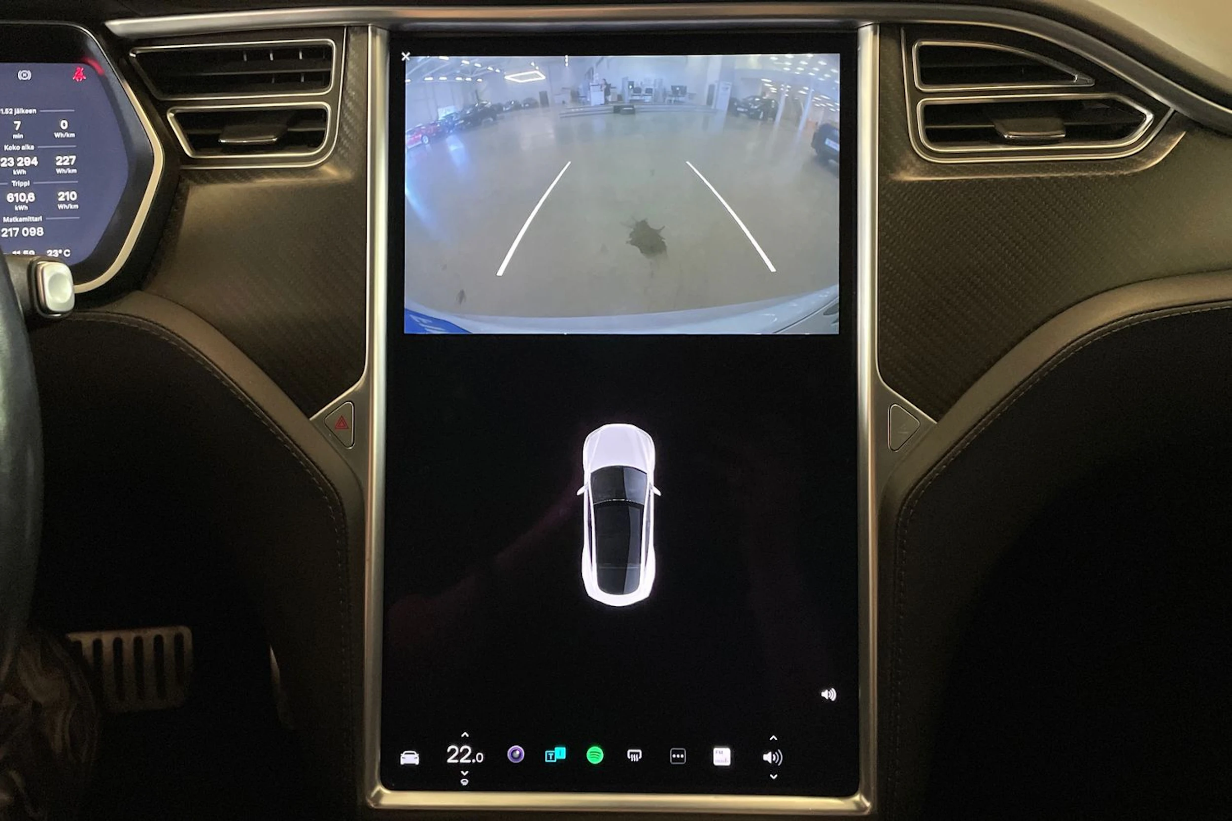Valkoinen Tesla Model S 2018 kuva 30.