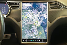 Valkoinen Tesla Model S 2018 kuva 31.