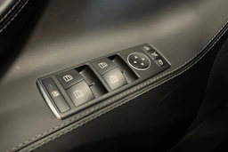 Valkoinen Tesla Model S 2018 kuva 34.