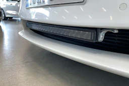 Valkoinen Tesla Model S 2018 kuva 38.