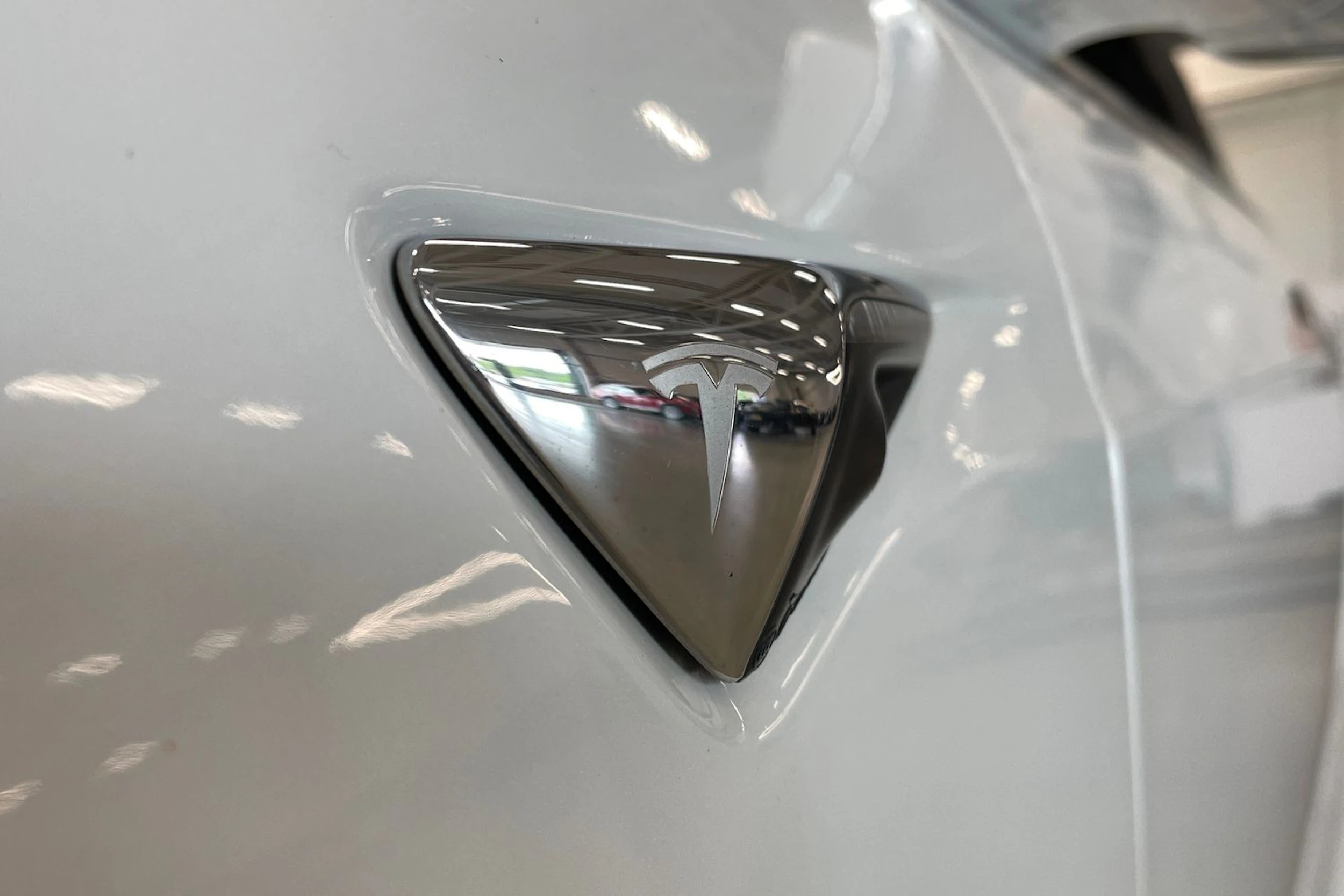 Valkoinen Tesla Model S 2018 kuva 39.