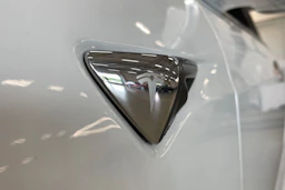 Valkoinen Tesla Model S 2018 kuva 39.