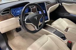 Sininen Tesla Model S 2018 kuva 6.