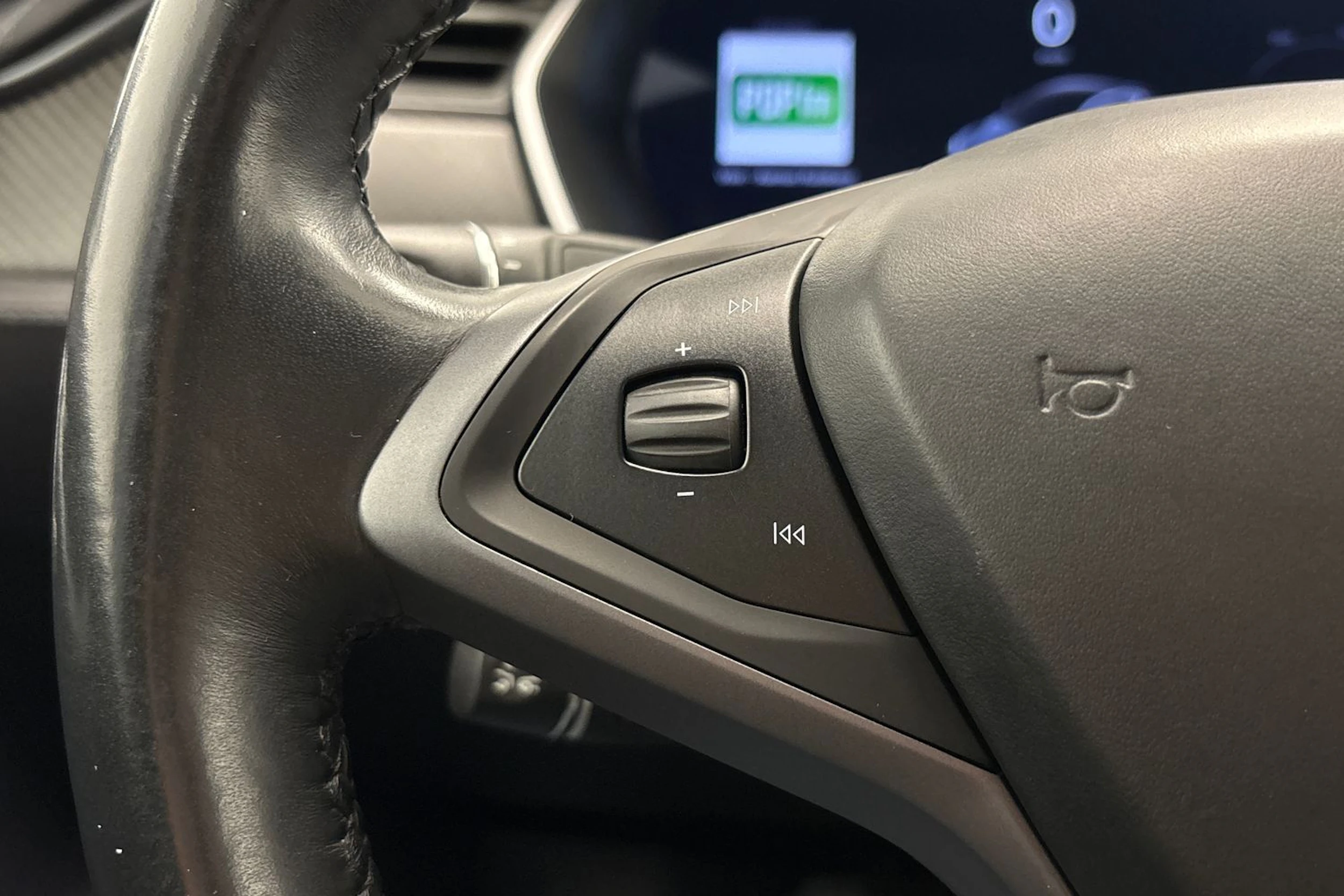 harmaa Tesla Model S 2018 kuva 15.