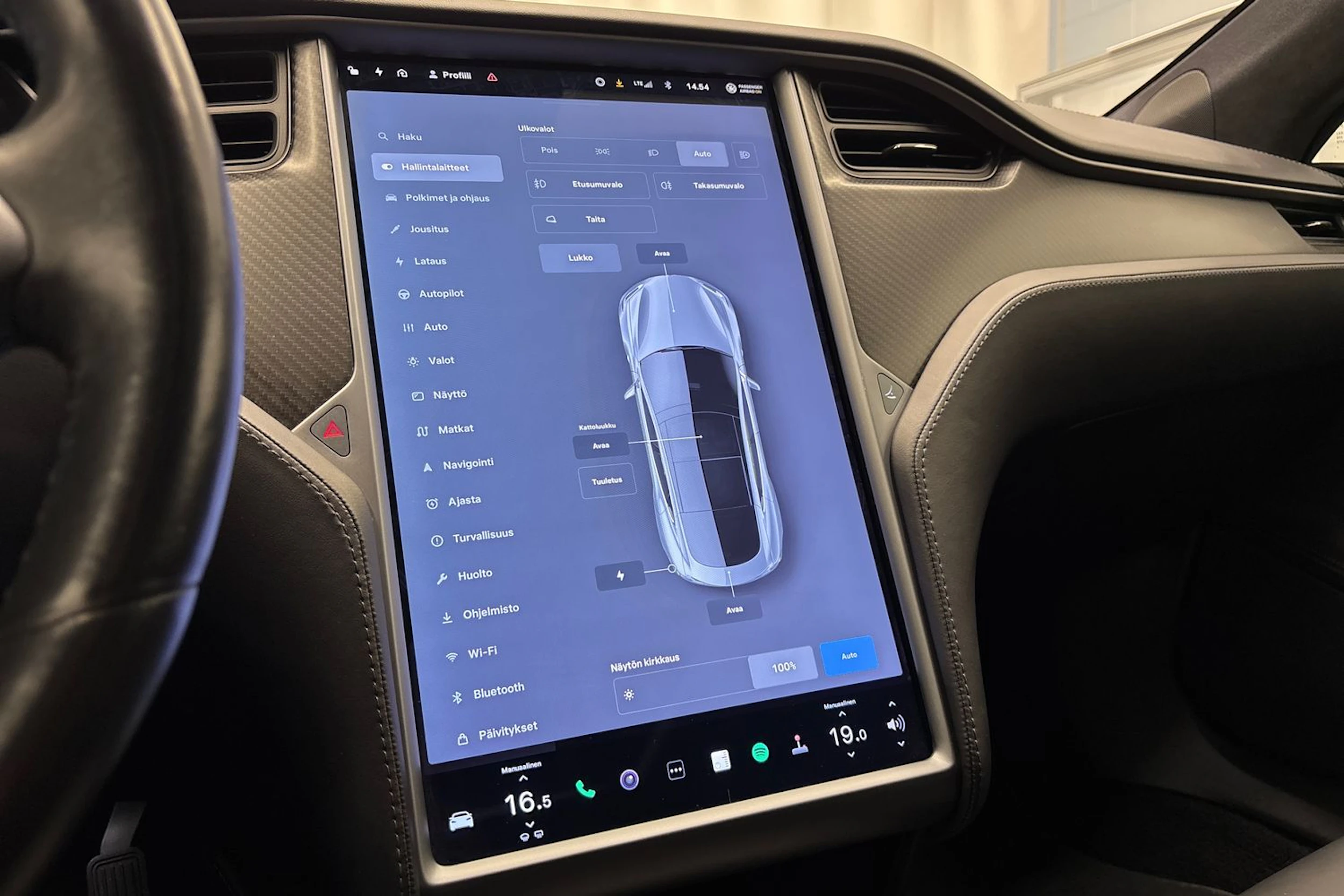 harmaa Tesla Model S 2018 kuva 21.