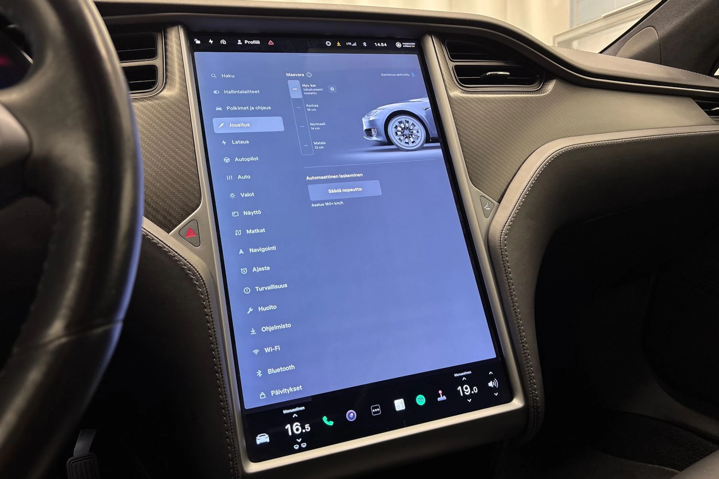 harmaa Tesla Model S 2018 kuva 22.