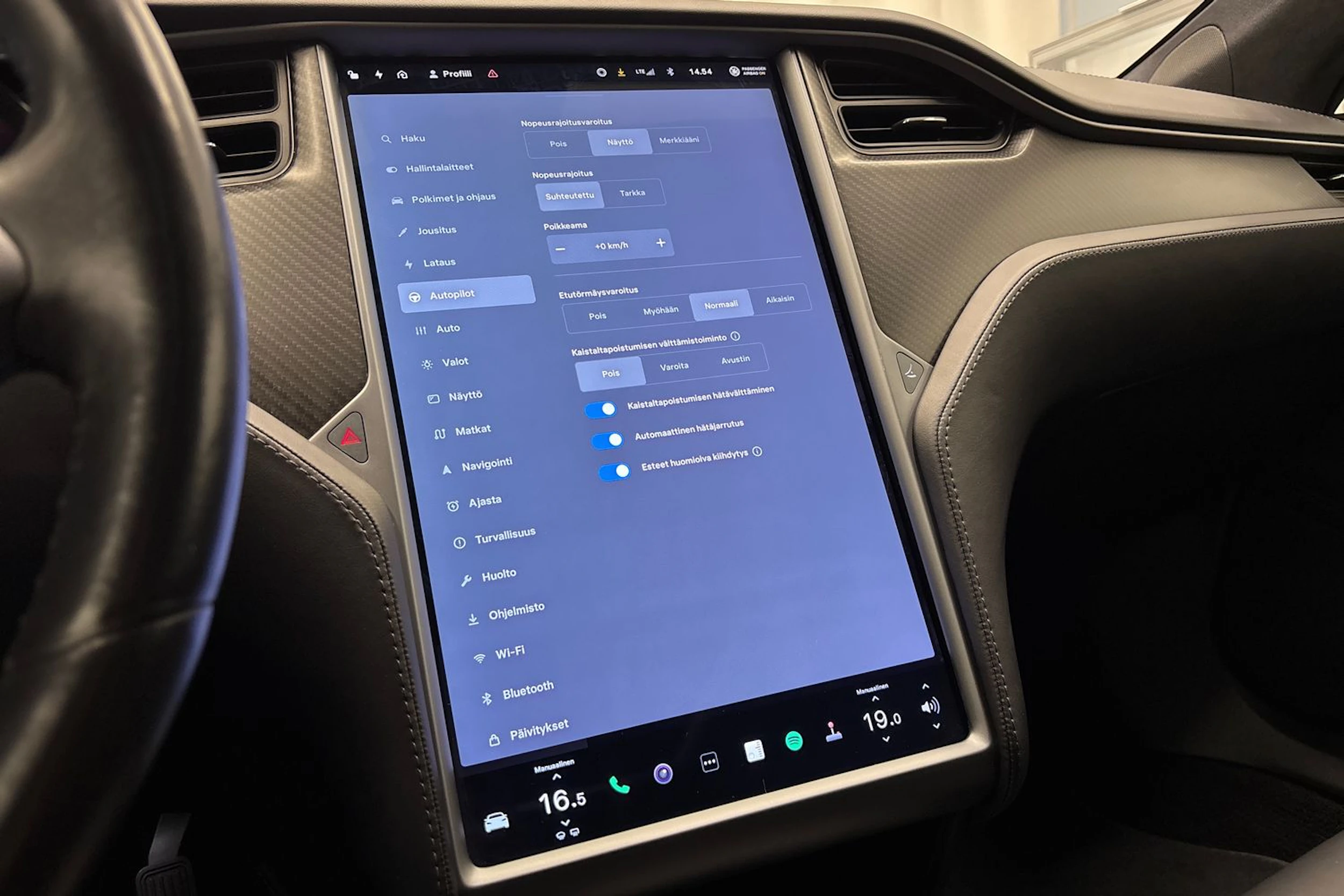 harmaa Tesla Model S 2018 kuva 23.