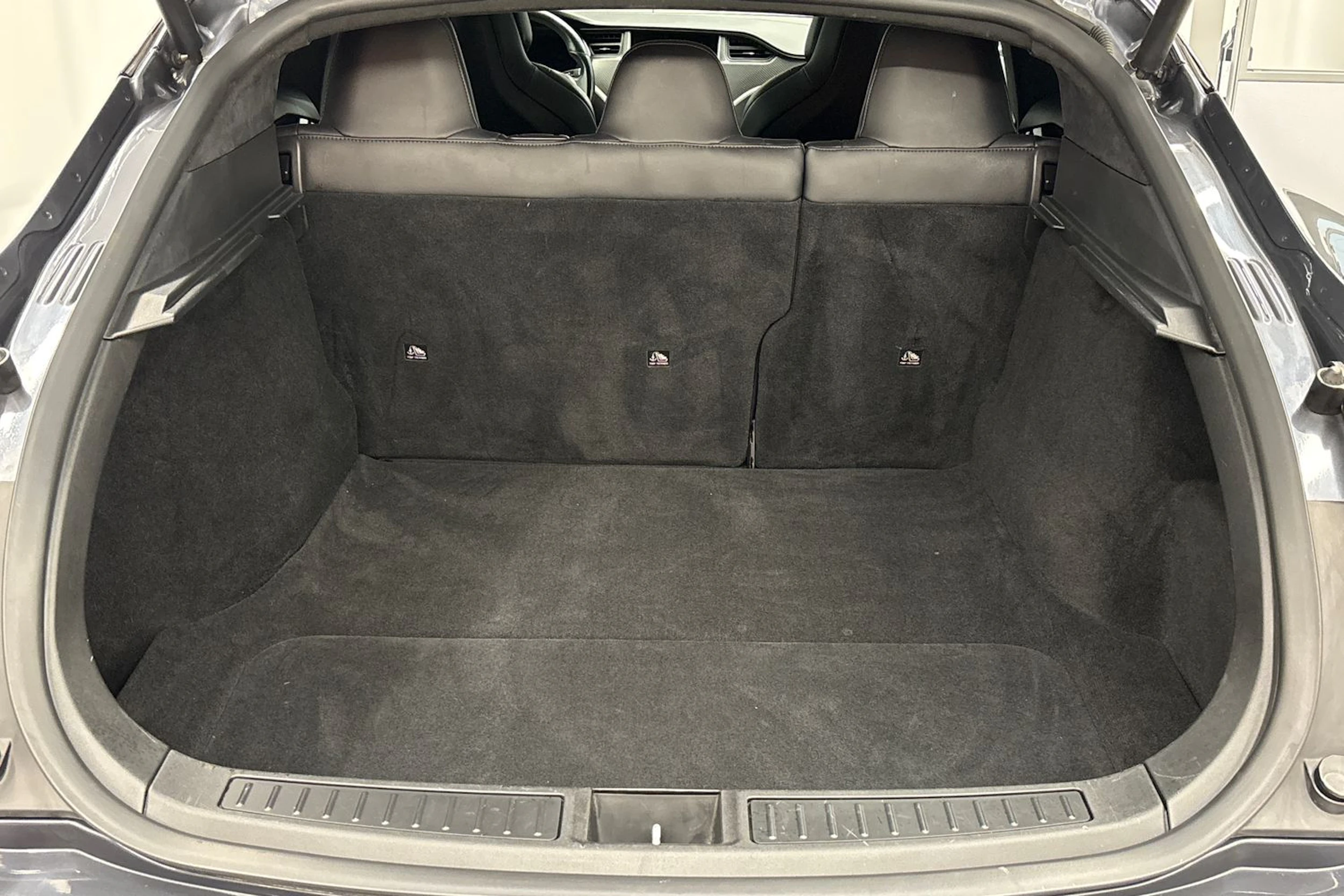 harmaa Tesla Model S 2018 kuva 28.