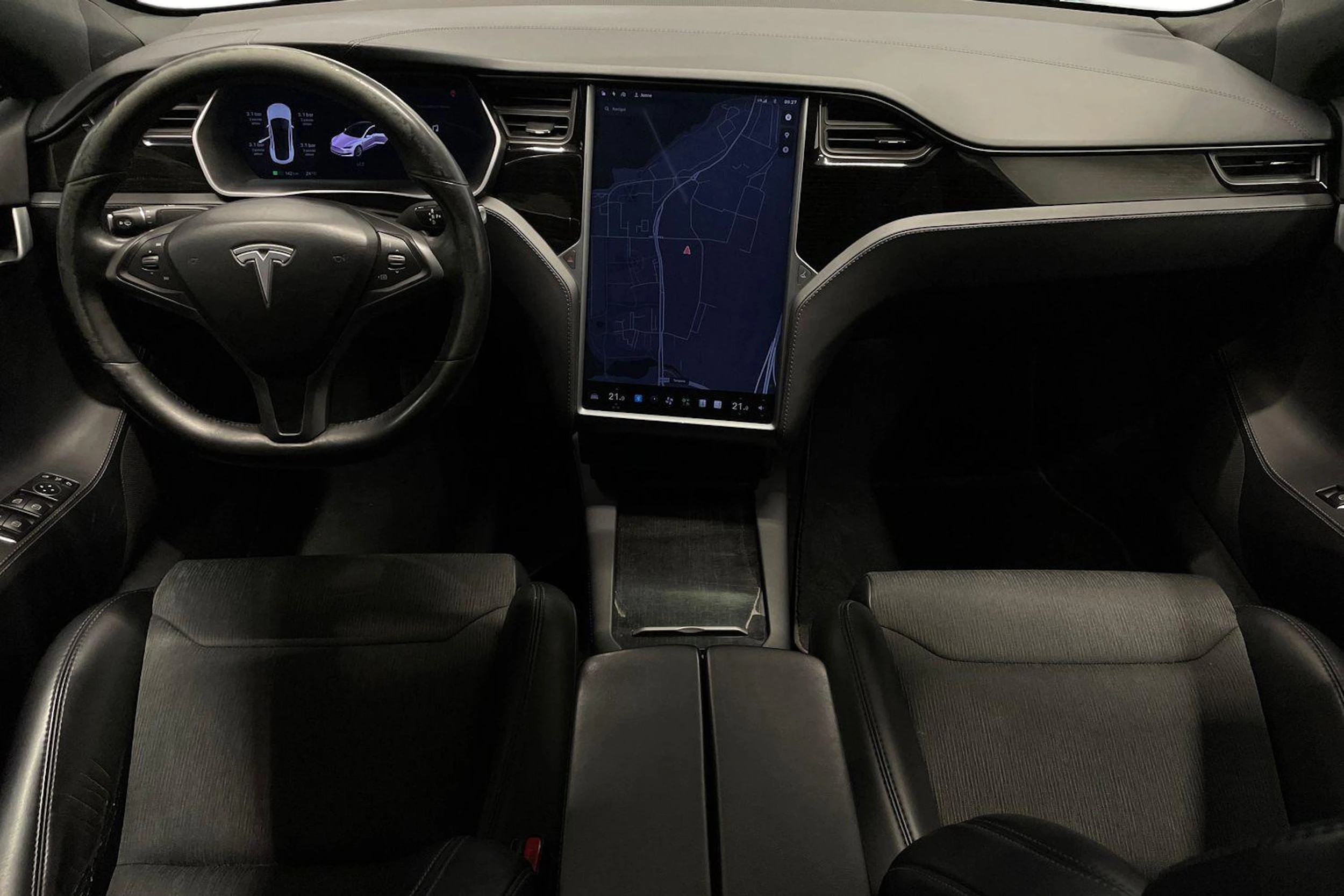 Ruskea (beige) Tesla Model S 2018 kuva 7.