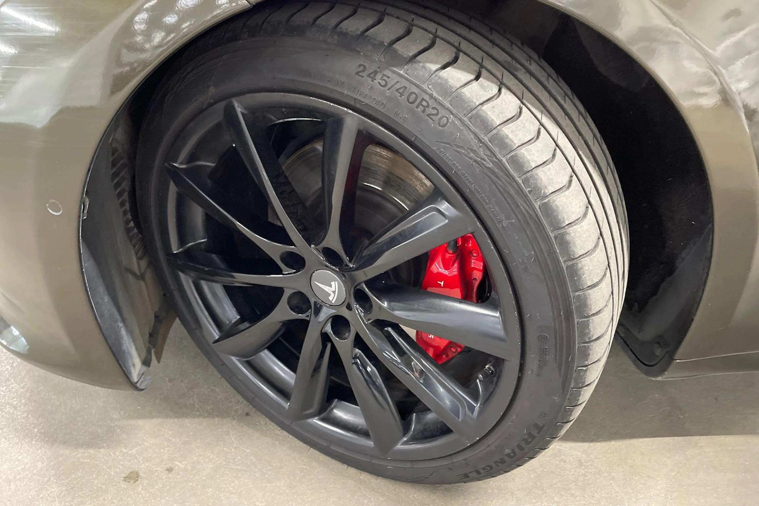 Ruskea (beige) Tesla Model S 2018 kuva 10.