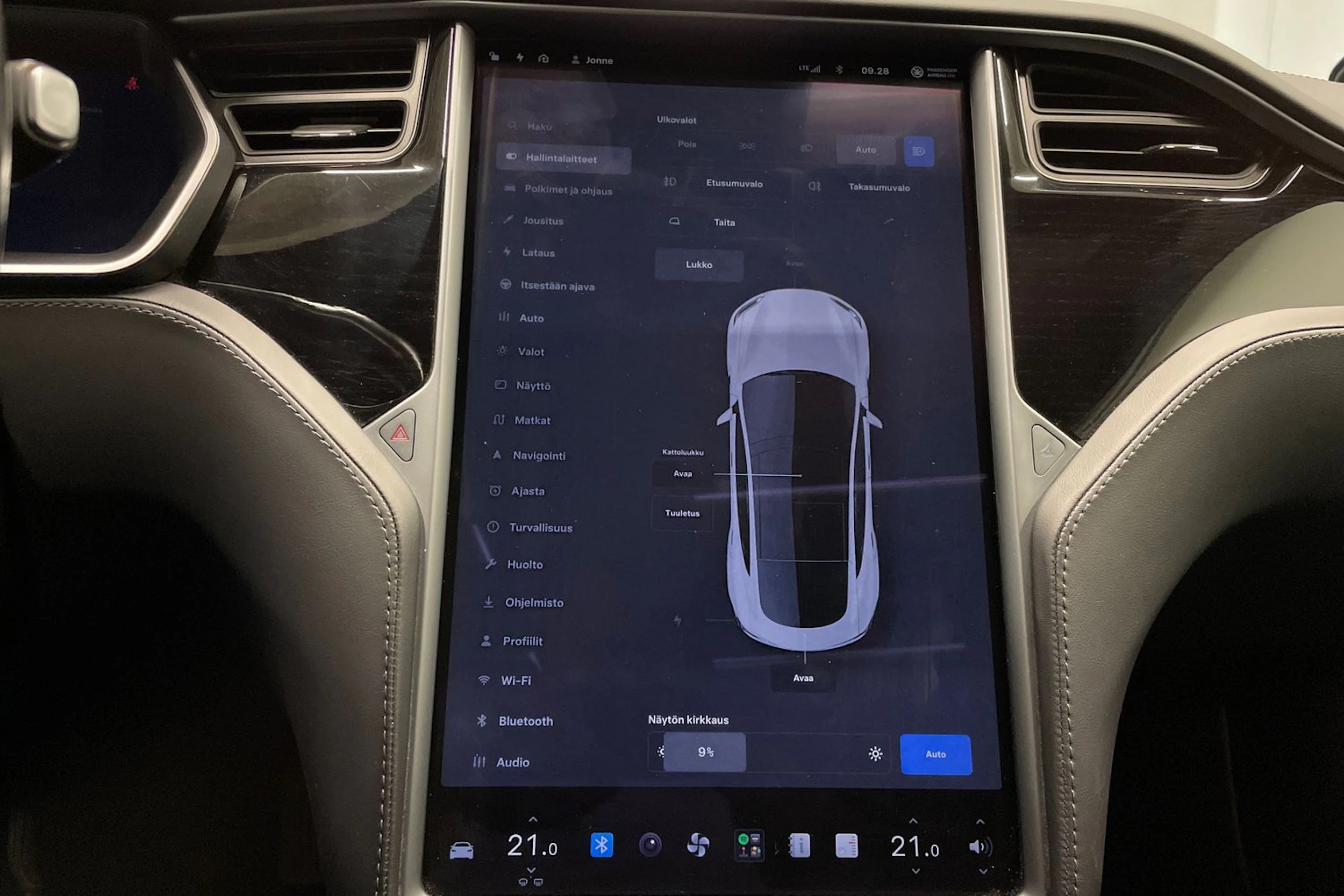 Ruskea (beige) Tesla Model S 2018 kuva 14.