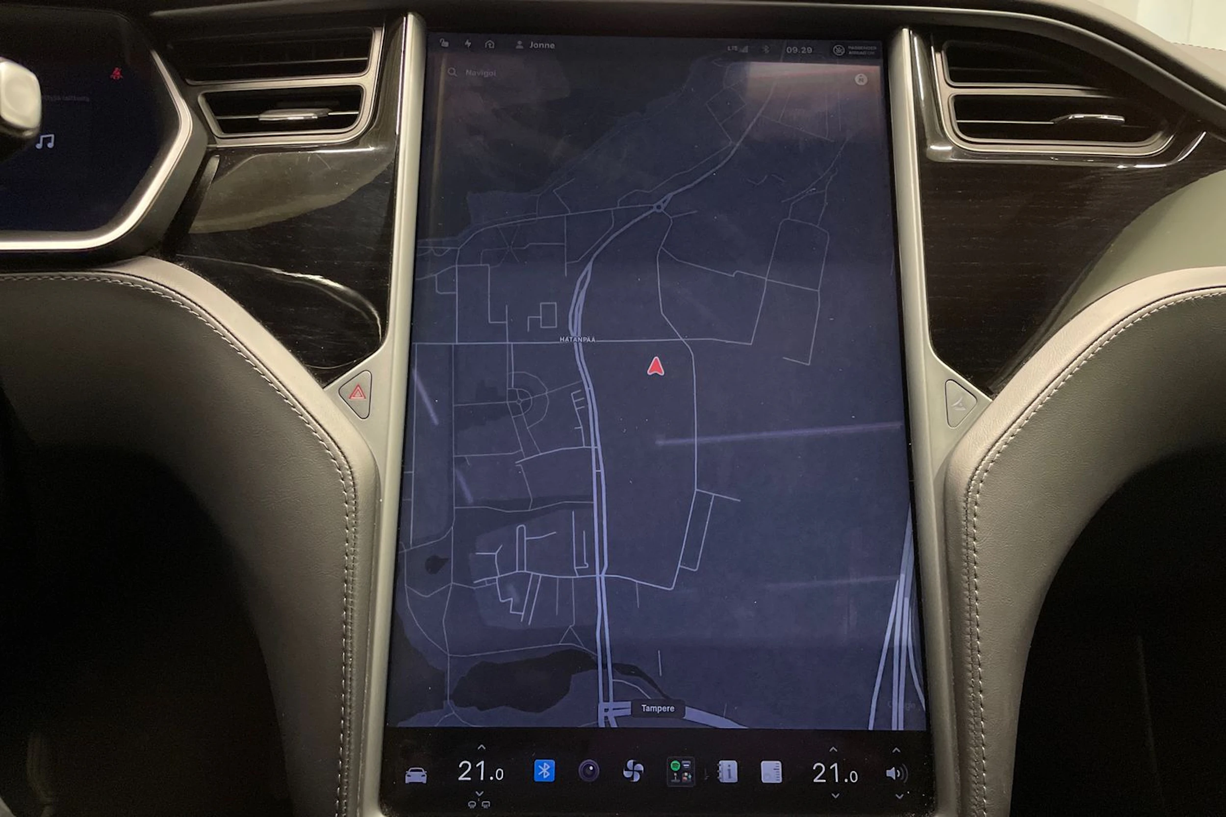 Ruskea (beige) Tesla Model S 2018 kuva 15.