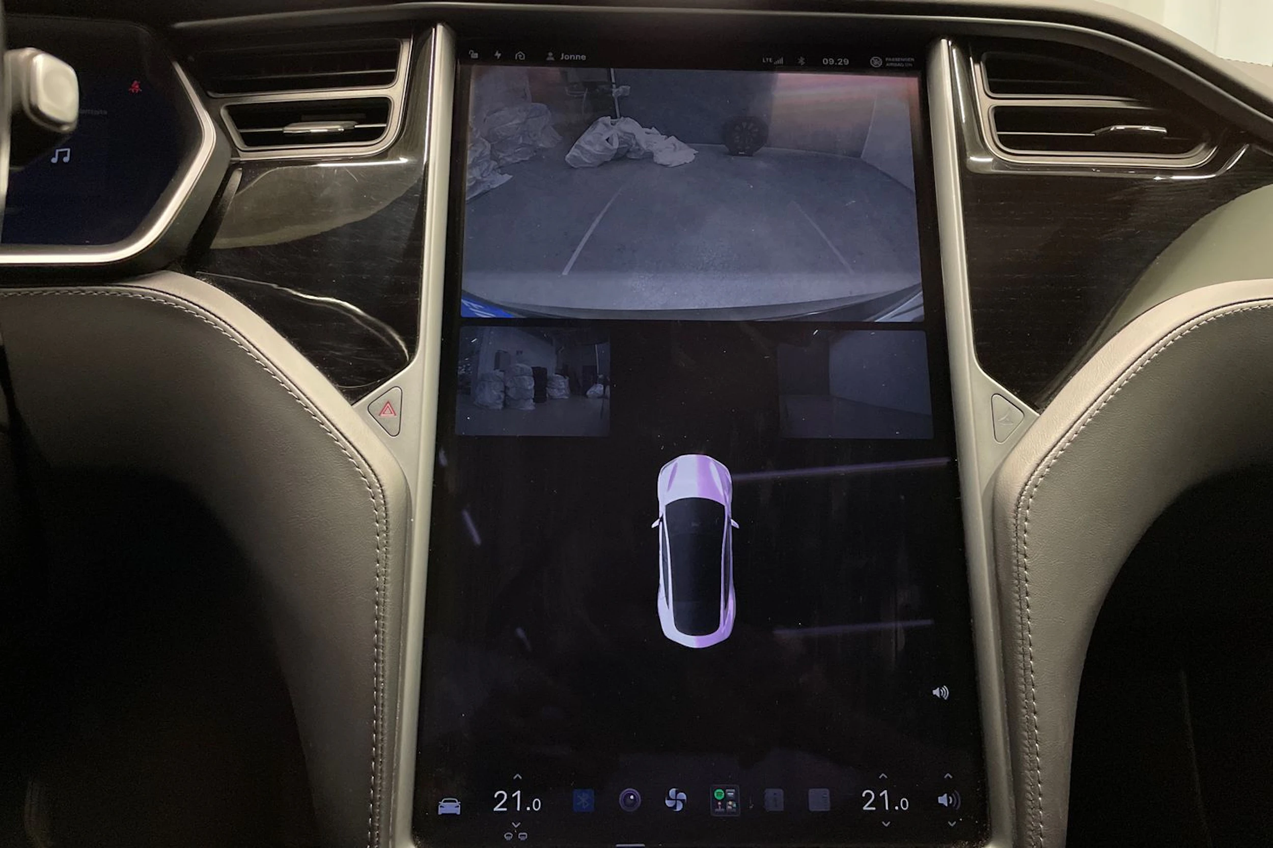 Ruskea (beige) Tesla Model S 2018 kuva 16.