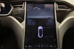Ruskea (beige) Tesla Model S 2018 kuva 16.