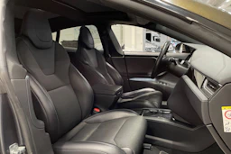 Ruskea (beige) Tesla Model S 2018 kuva 22.