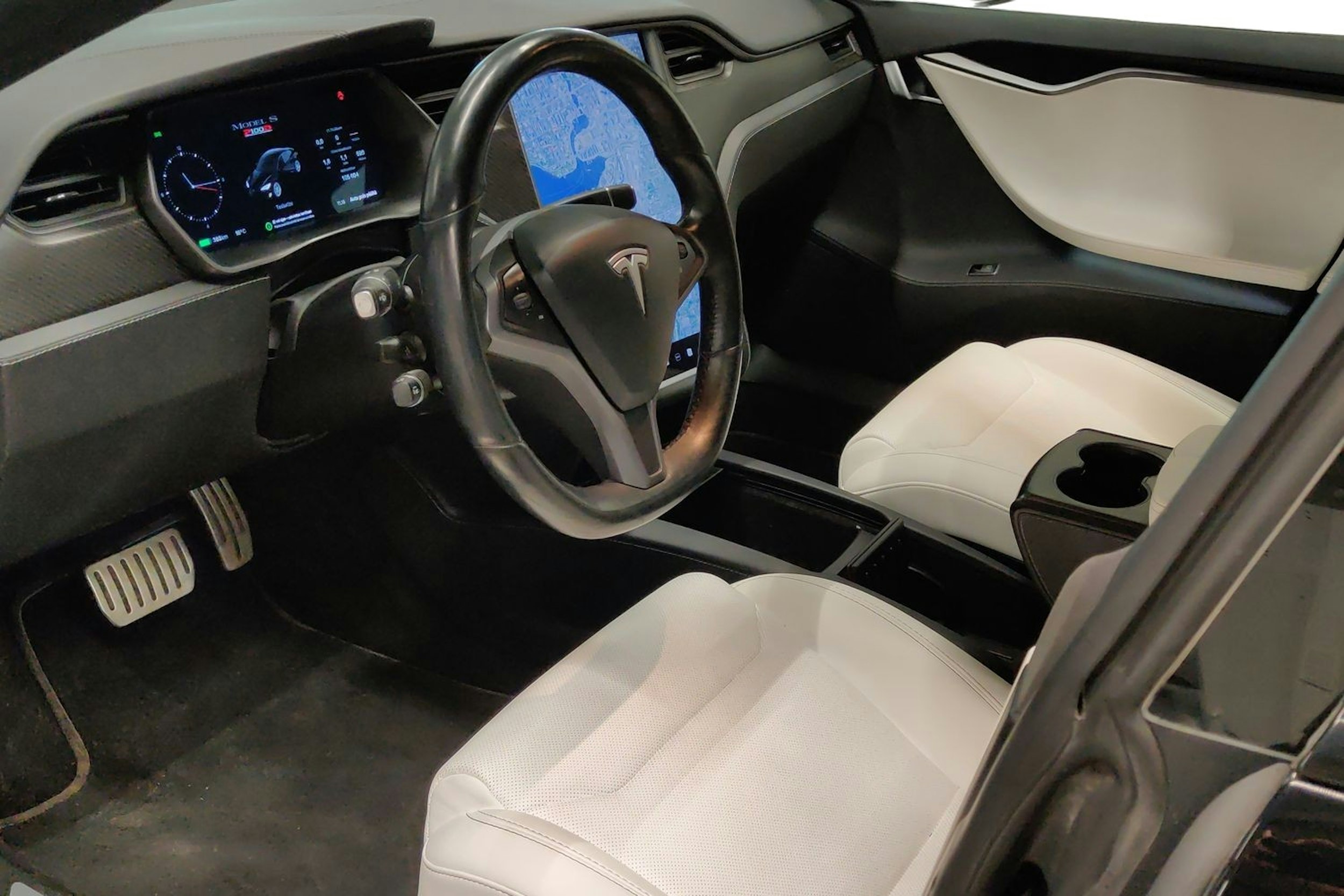 Musta Tesla Model S 2019 kuva 7.