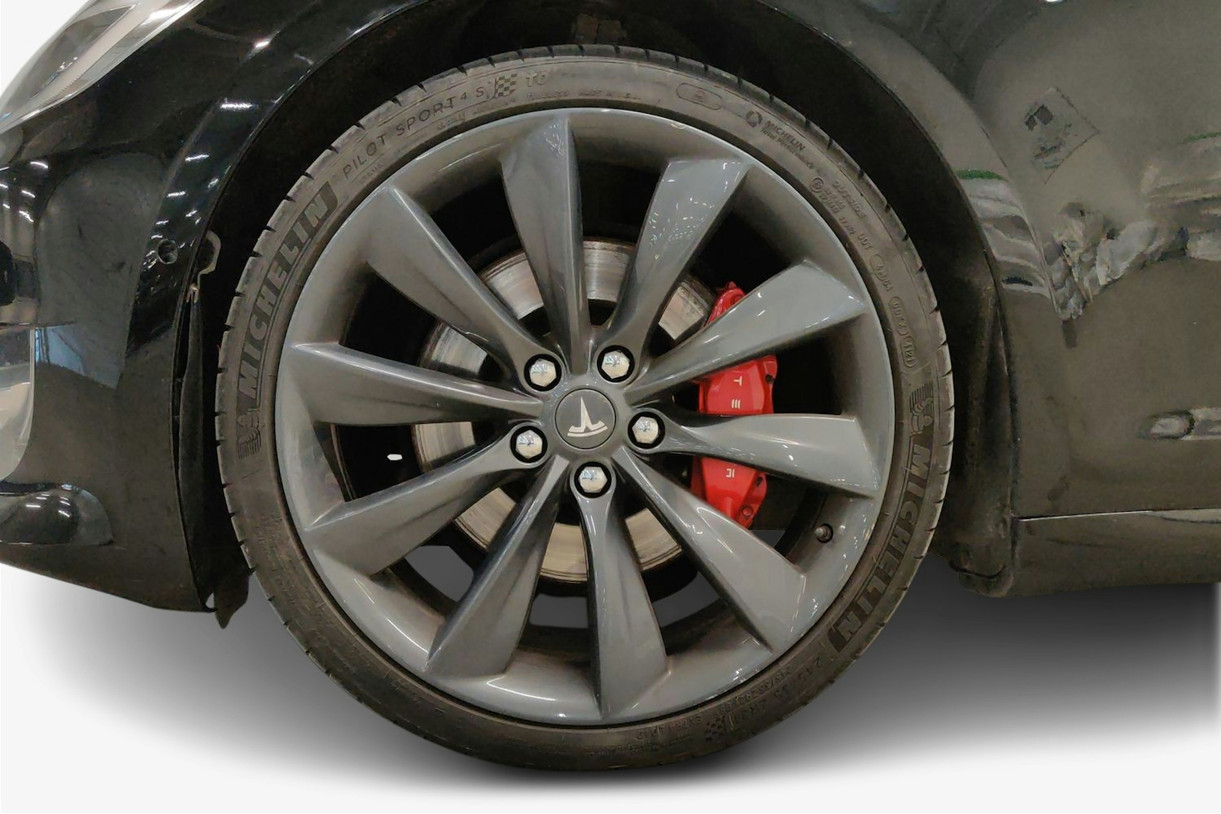 Musta Tesla Model S 2019 kuva 11.