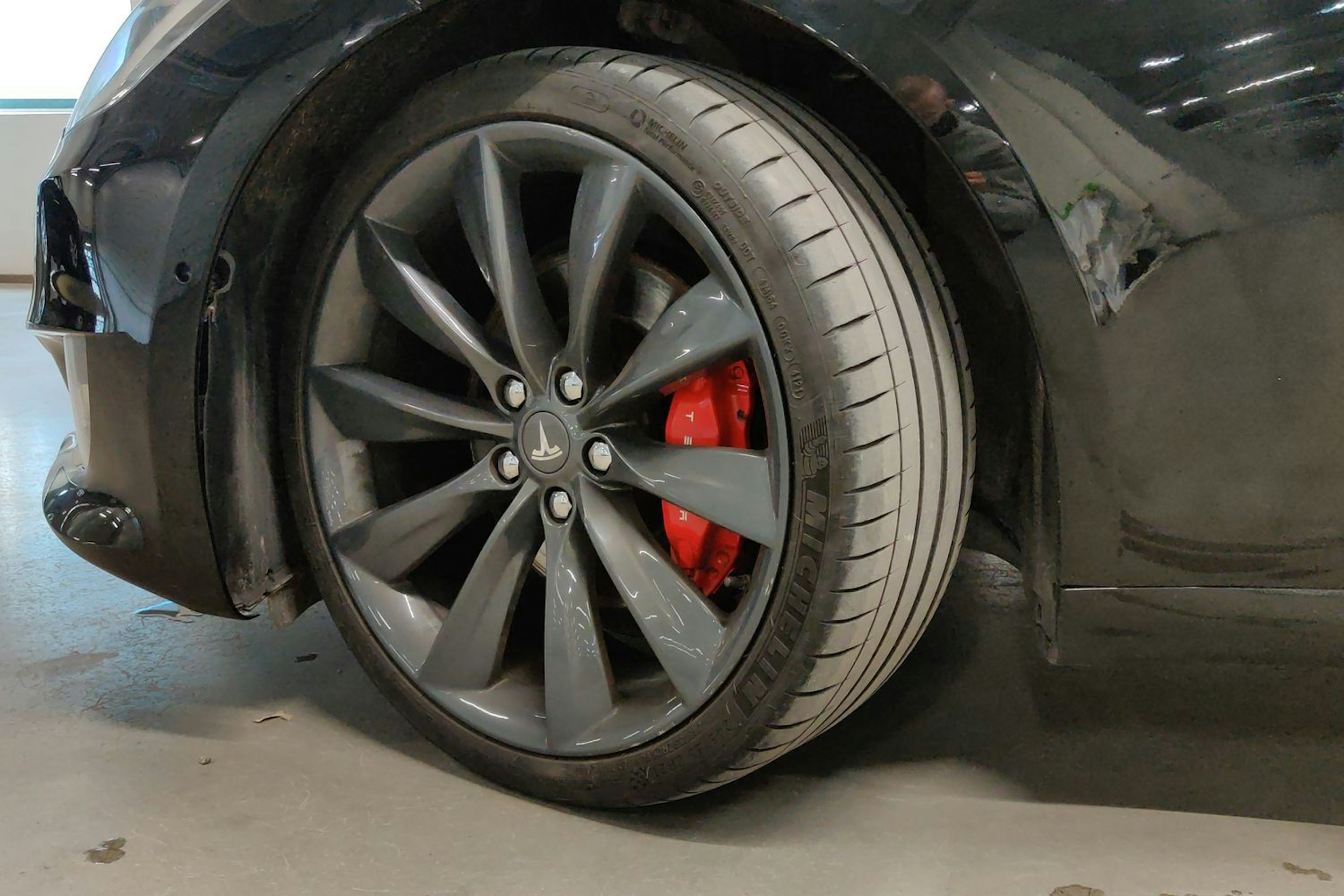 Musta Tesla Model S 2019 kuva 13.