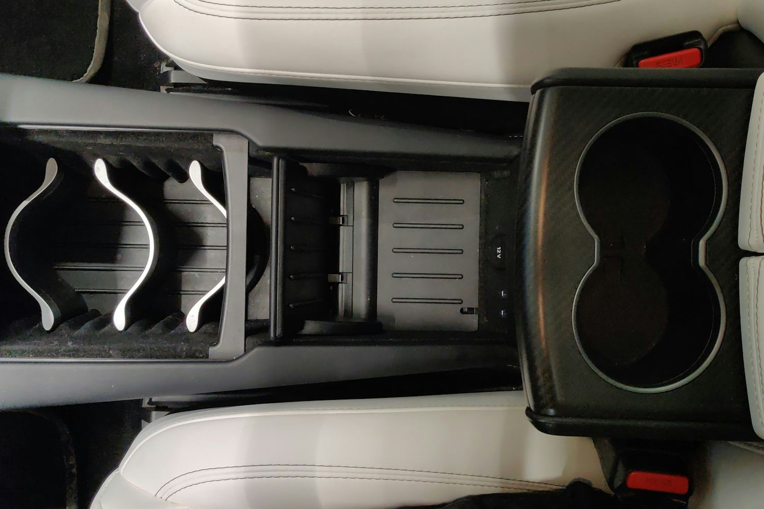 Musta Tesla Model S 2019 kuva 18.