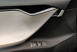 Musta Tesla Model S 2019 kuva 19.