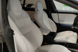 Musta Tesla Model S 2019 kuva 21.