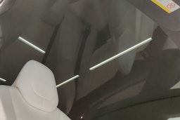 Musta Tesla Model S 2019 kuva 22.