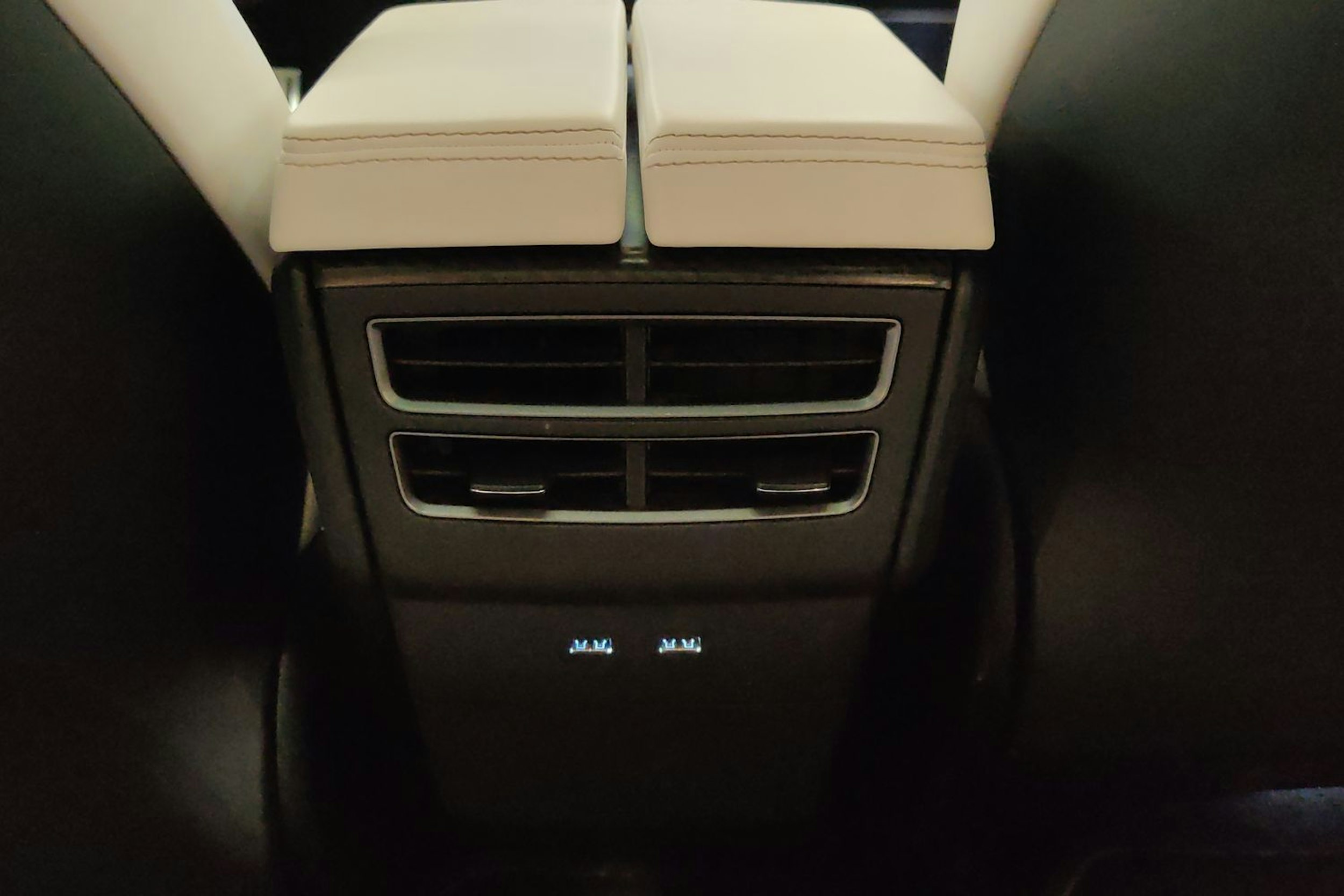 Musta Tesla Model S 2019 kuva 26.