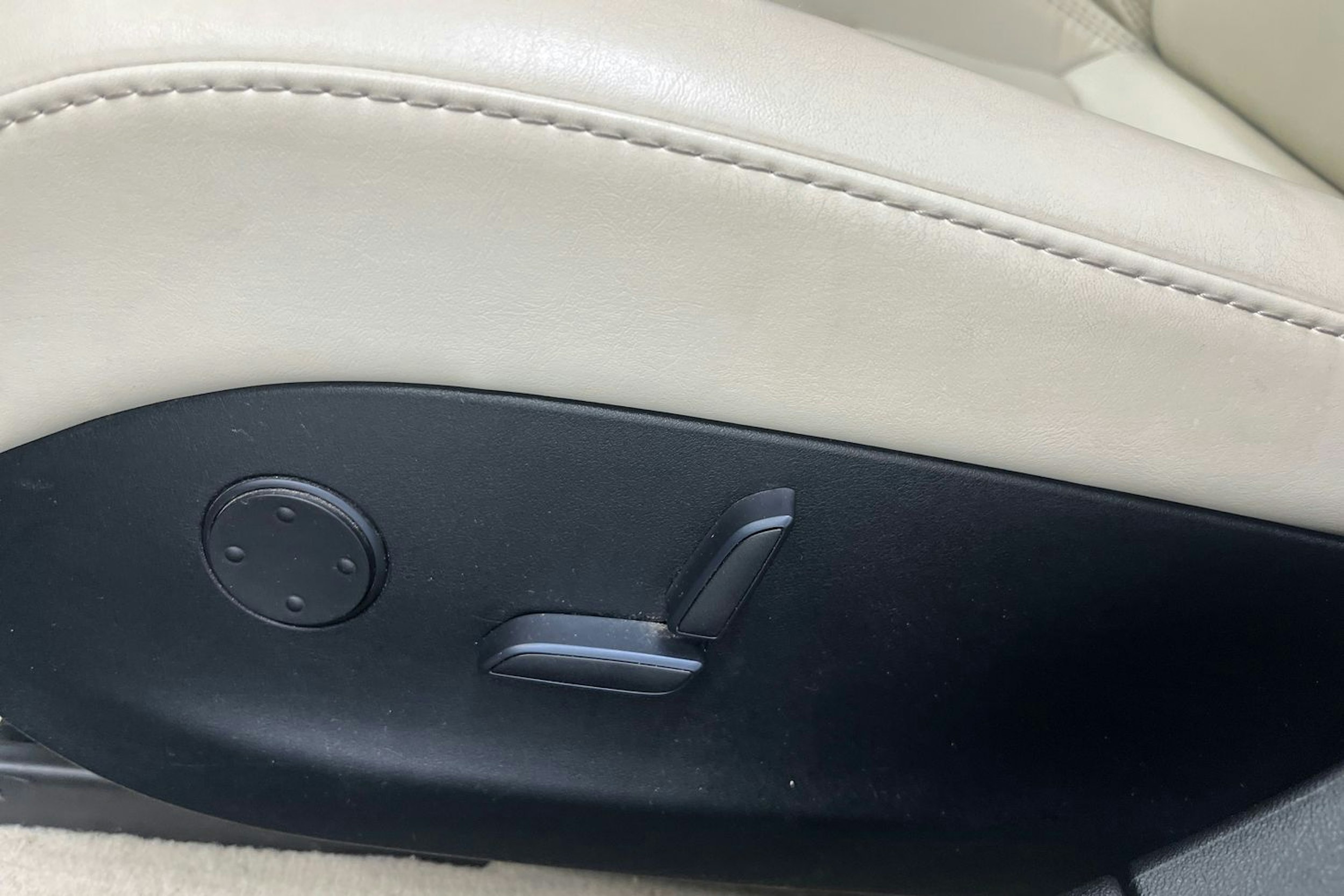 Harmaa Tesla Model S 2019 kuva 15.