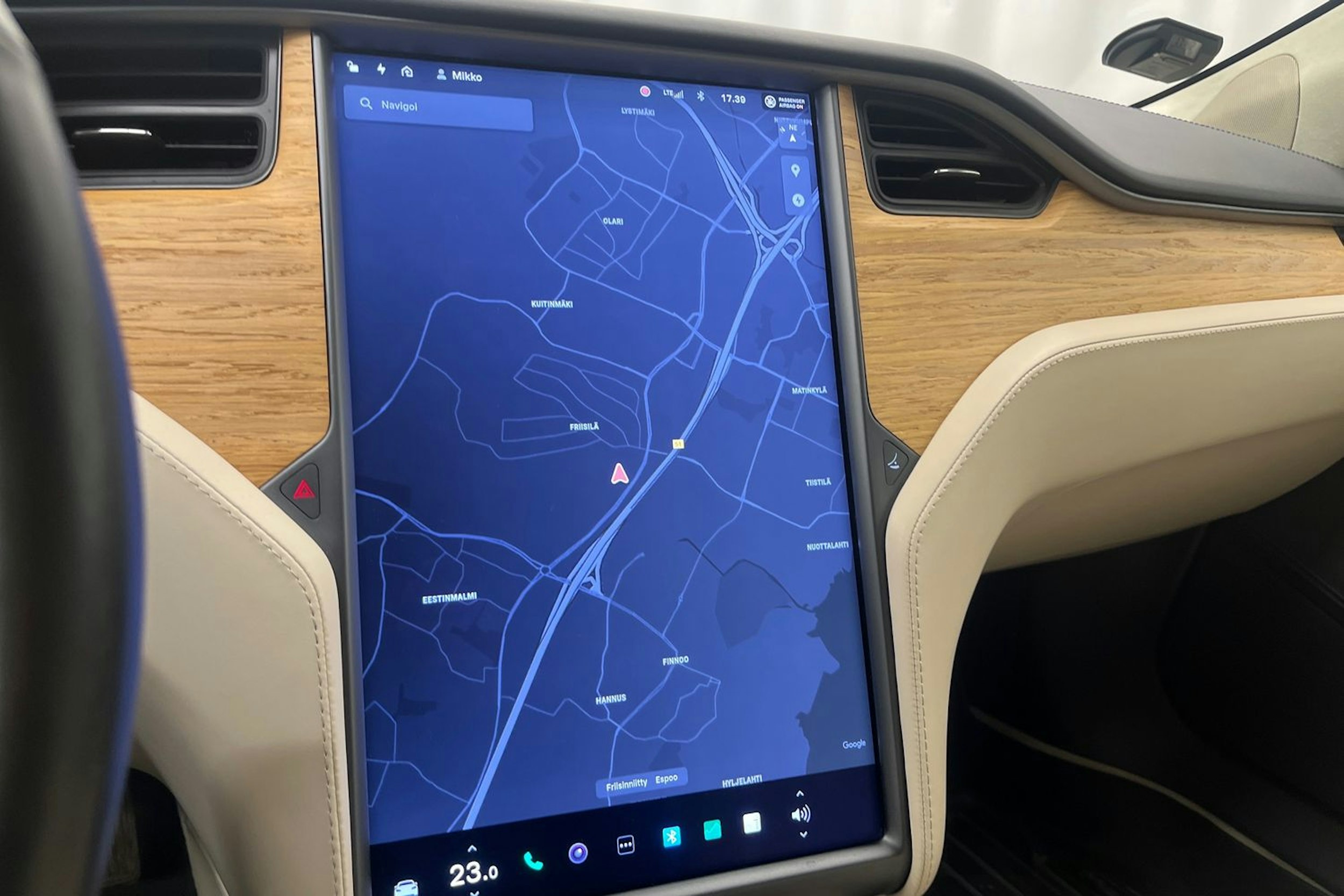 Harmaa Tesla Model S 2019 kuva 22.