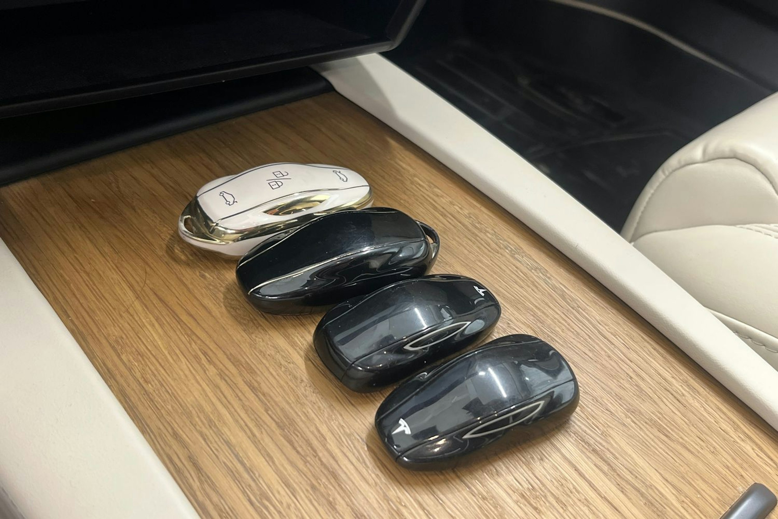 Harmaa Tesla Model S 2019 kuva 26.