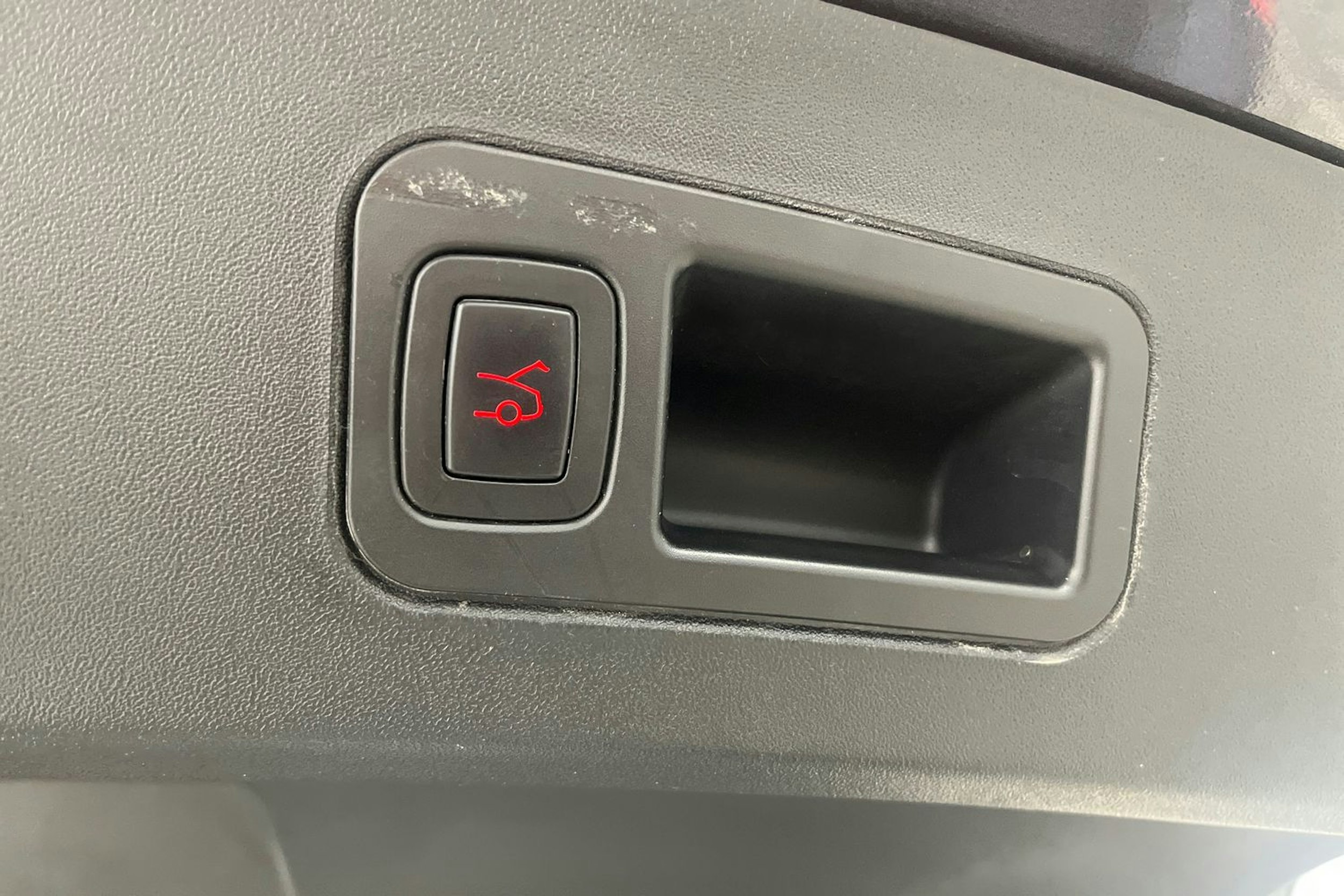 Harmaa Tesla Model S 2019 kuva 28.