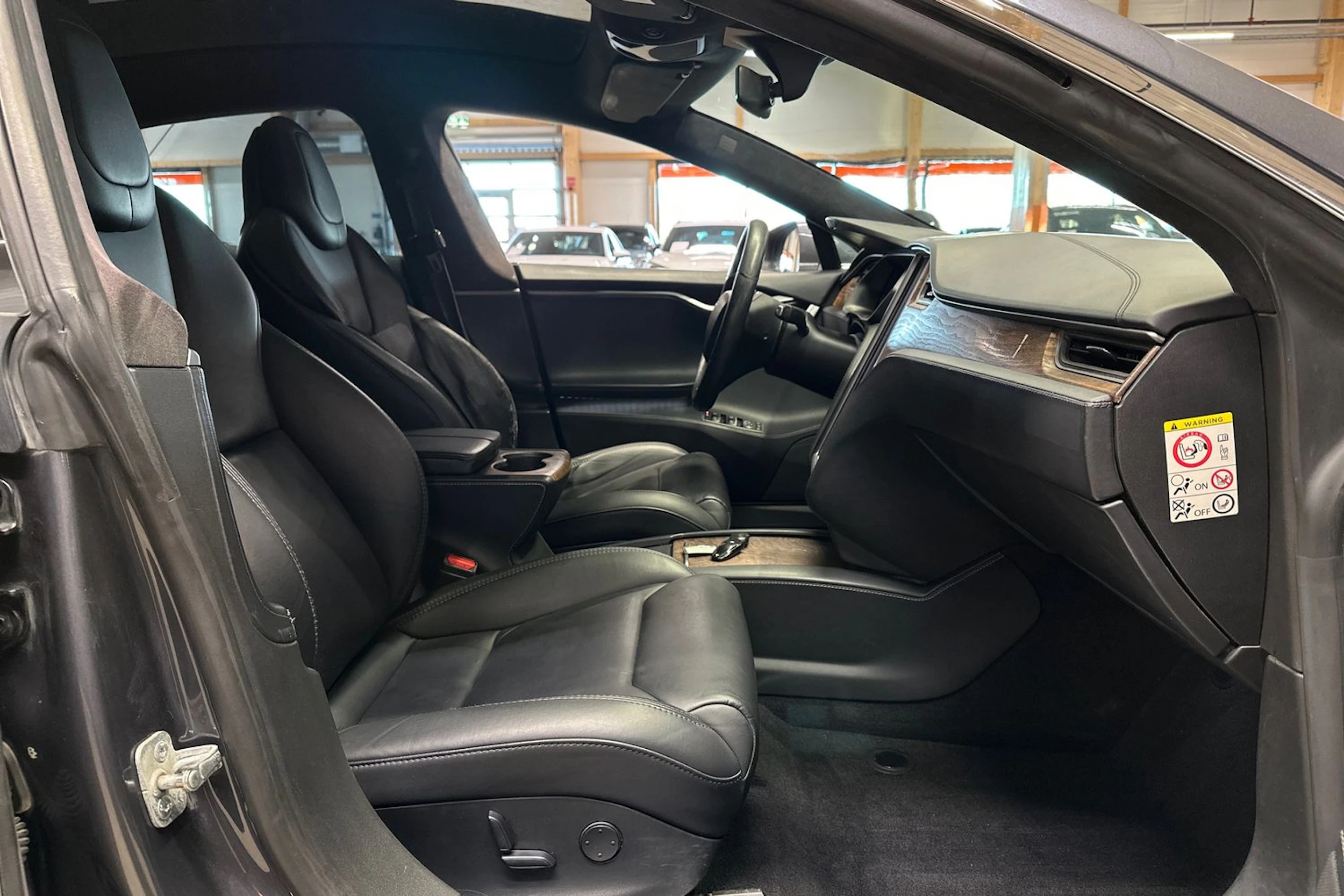 harmaa Tesla Model S 2019 kuva 15.