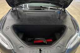 harmaa Tesla Model S 2019 kuva 24.