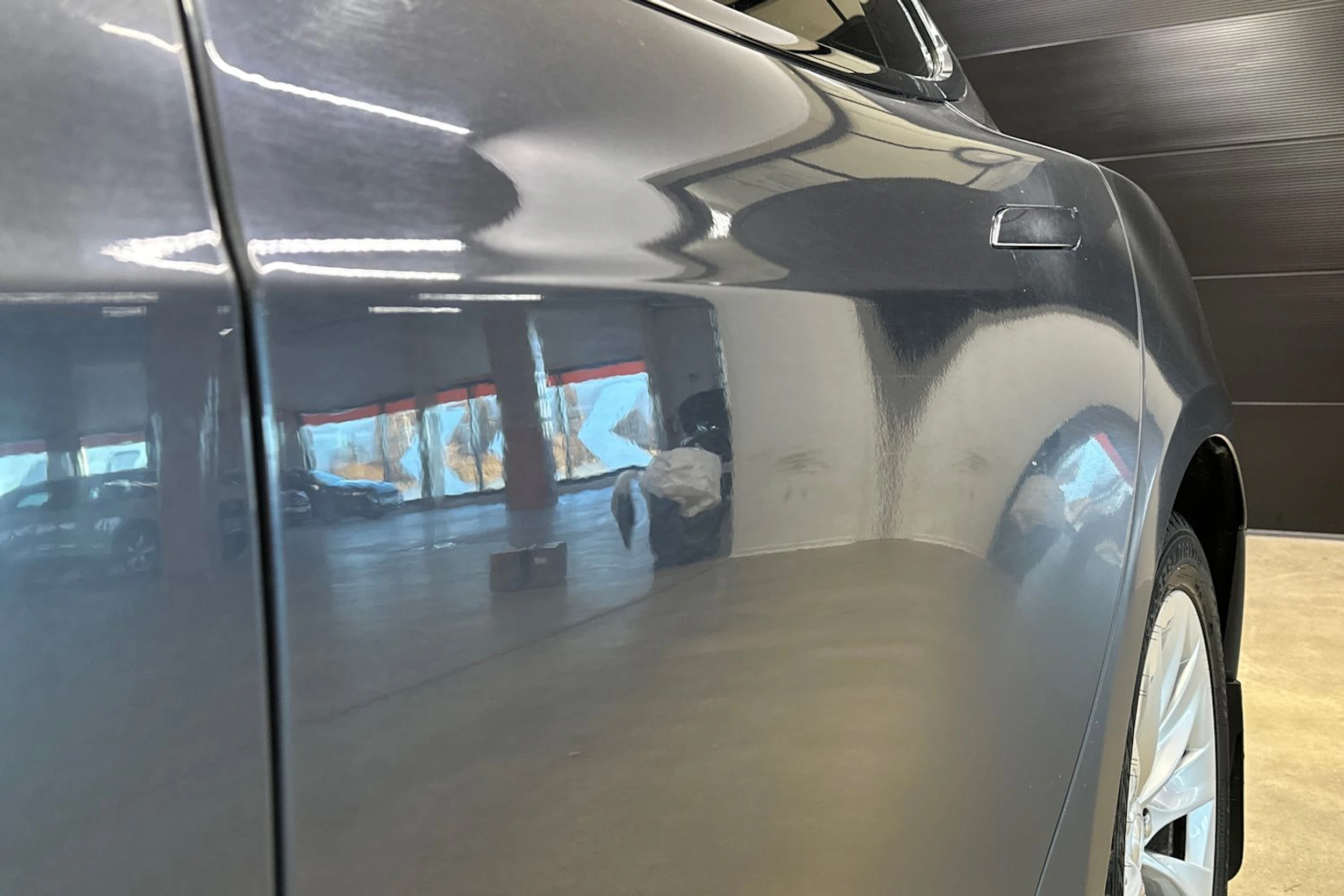 harmaa Tesla Model S 2019 kuva 35.