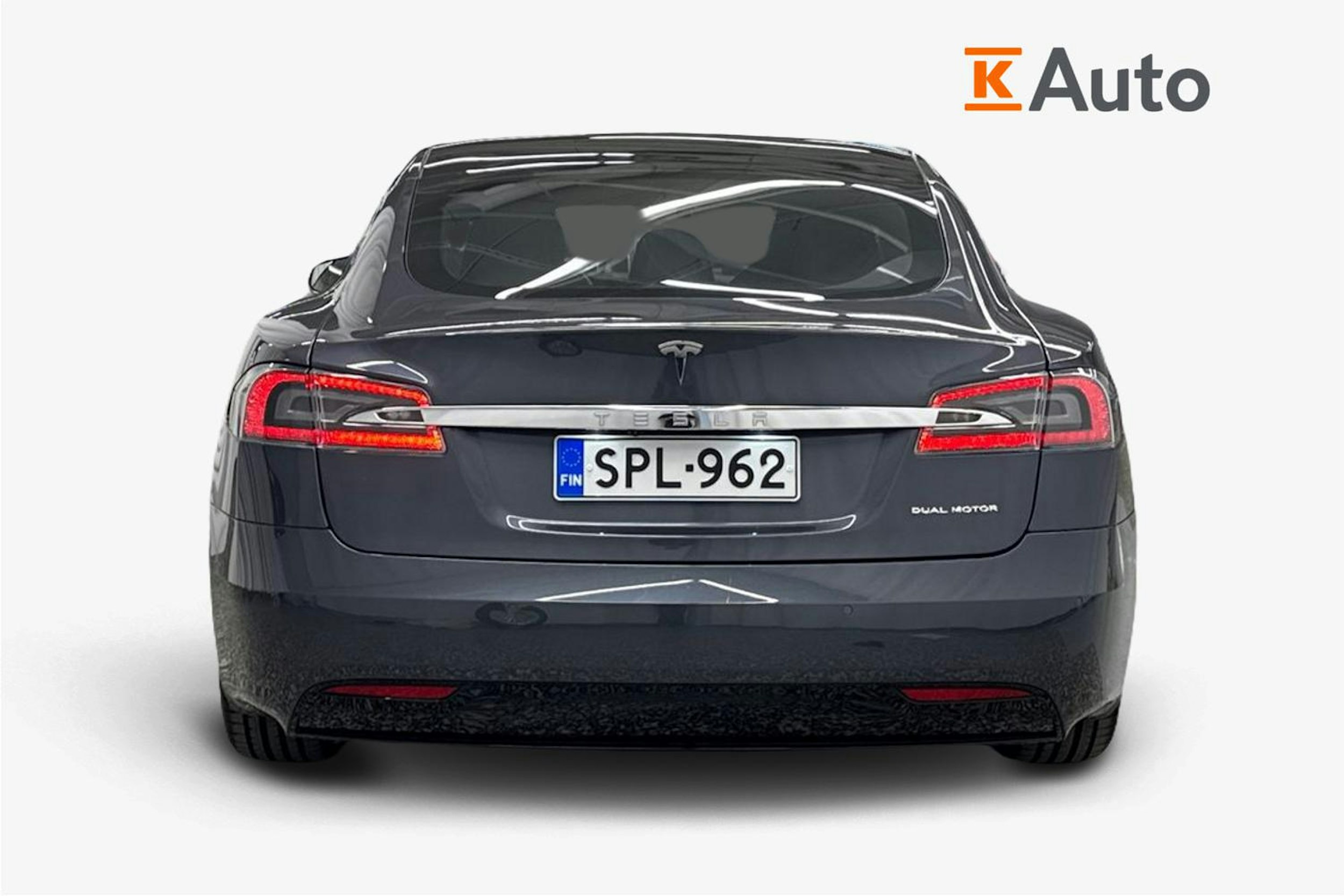 harmaa Tesla Model S 2019 kuva 3.