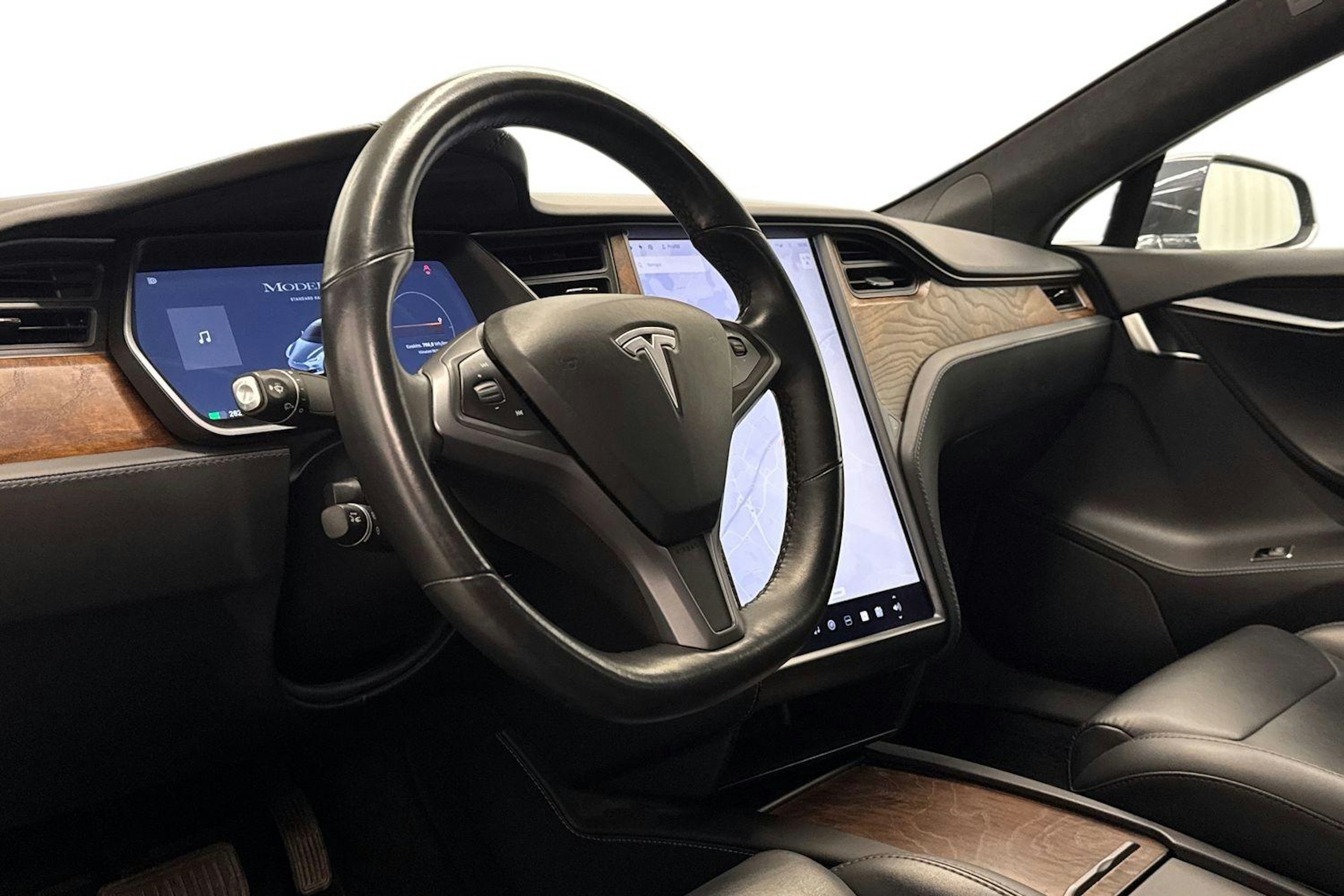 harmaa Tesla Model S 2019 kuva 7.