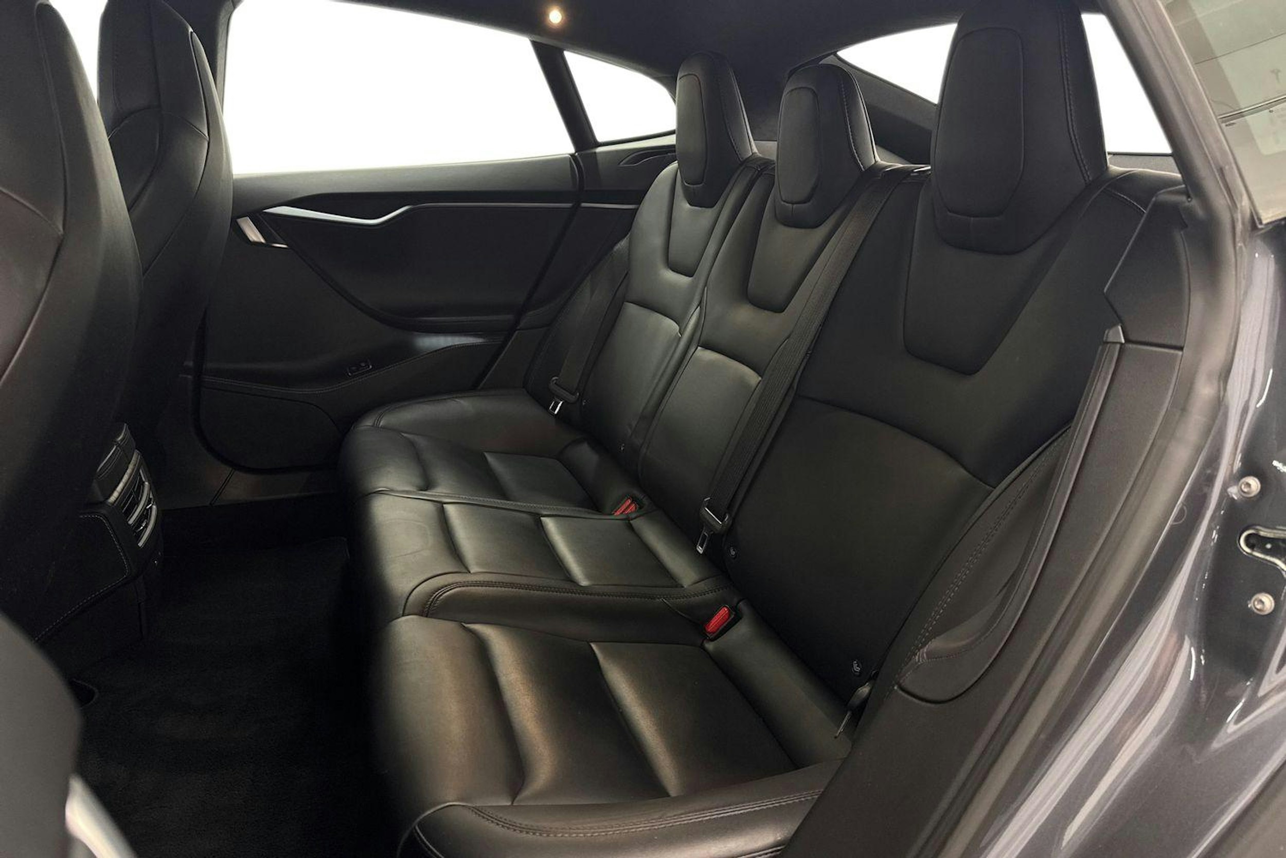harmaa Tesla Model S 2019 kuva 10.